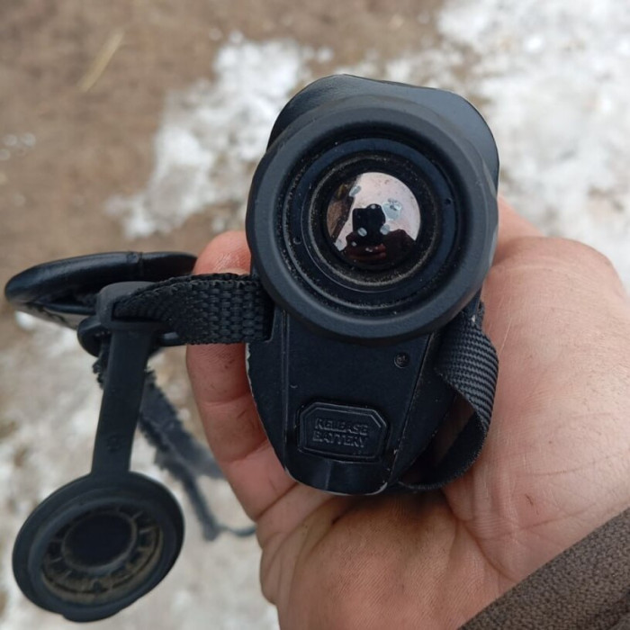 Pulsar Axion XM22: треснул объектив